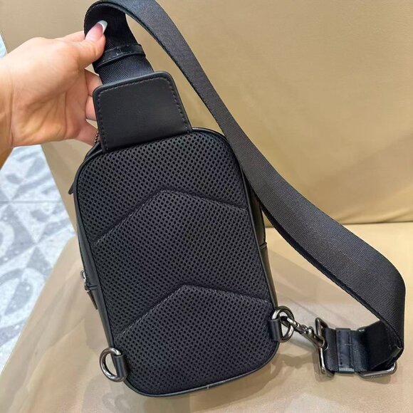 COACH Men's Leather Crossbody/Chest Bag, Size 13 x 20 x 5cm - Picture 6 of 7